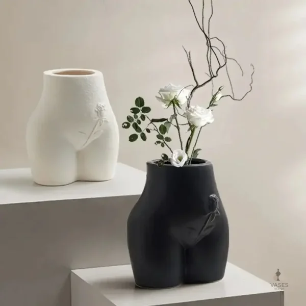 Vase fessier femme en céramique décorative