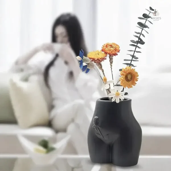 Vase féminin design moderne pour décoration intérieure
