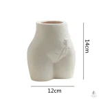 Vase décoratif inspiré de la forme féminine