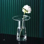 Vase transparent classique, idéal pour bouquets