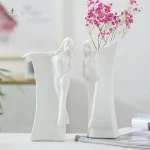 Vase design contemporain inspiré par la forme féminine