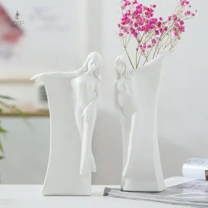 Vase design contemporain inspiré par la forme féminine