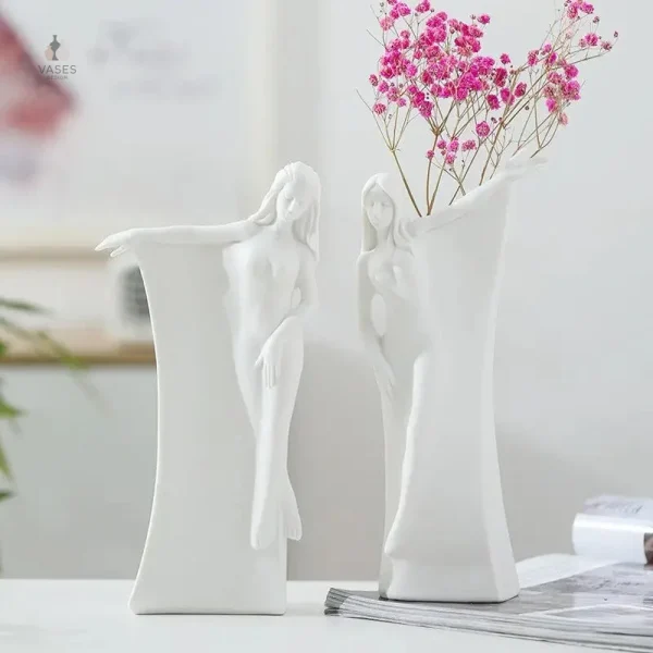 Vase design contemporain inspiré par la forme féminine