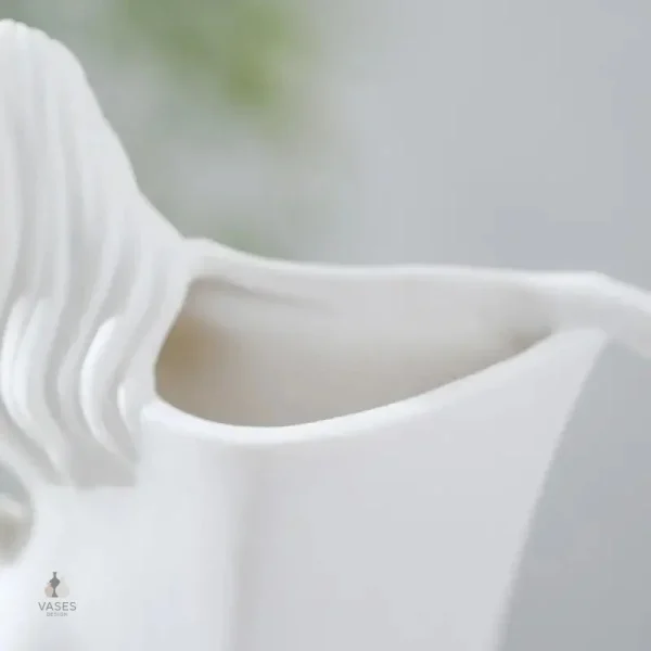 Vase décoratif en céramique, silhouette féminine stylisée