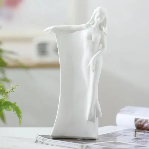 Vase unique en forme de femme, pièce d'art décoratif