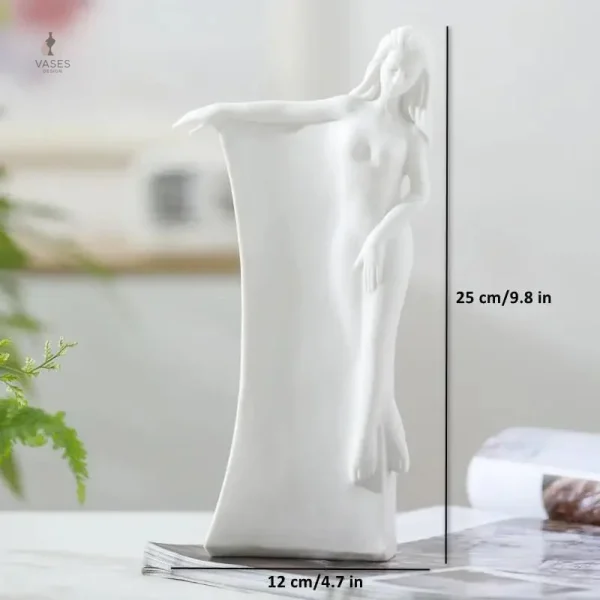 Vase esthétique femme, combinaison de formes et de style