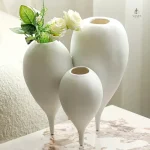 Vase original en forme moderne pour décoration intérieure
