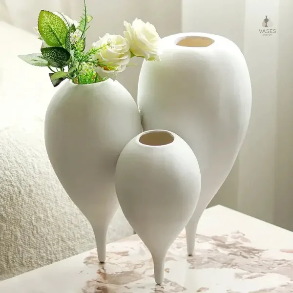Vase original en forme moderne pour décoration intérieure