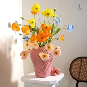 Vase design fraise rose, parfait pour votre table