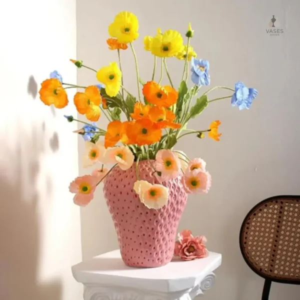 Vase design fraise rose, parfait pour votre table