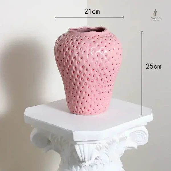 Vase en céramique rose, style fruité et moderne