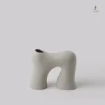 Vase élégant avec fleurs de pampa