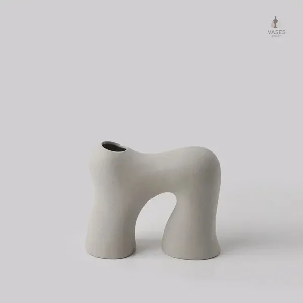 Vase élégant avec fleurs de pampa