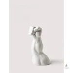 Vase contemporain représentant une silhouette masculine