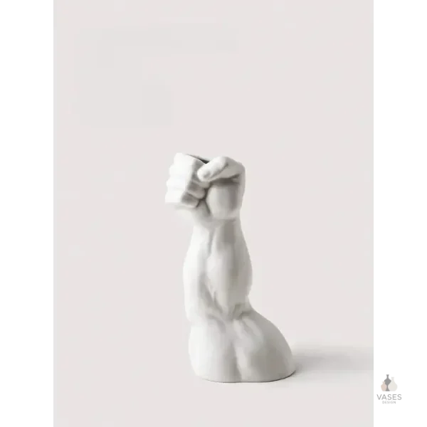 Vase contemporain représentant une silhouette masculine