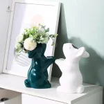 Vase lapin en céramique blanche élégante