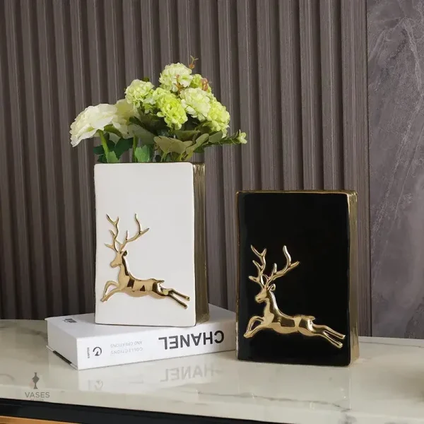 Vase élégant avec design livre et cerf
