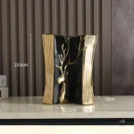 Vase livre contemporain avec illustration de cerf