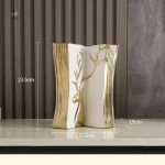 Vase artistique livre avec représentation de cerf