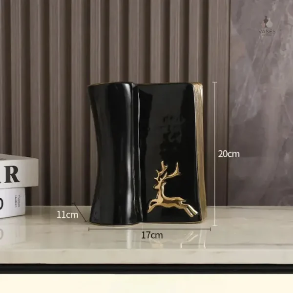 Vase livre orné d'un cerf stylisé