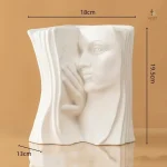 Vase livre décoratif avec une expression faciale unique