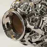 Vase contemporain aux lignes épurées et sophistiquées