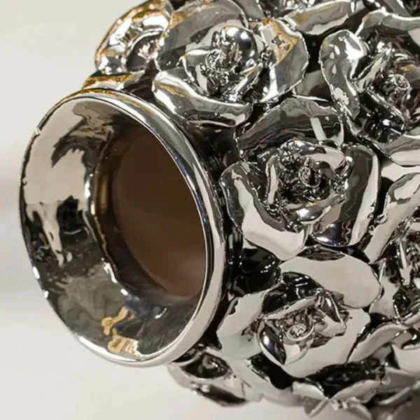 Vase contemporain aux lignes épurées et sophistiquées