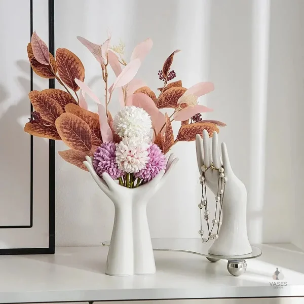 Vase main en céramique élégante