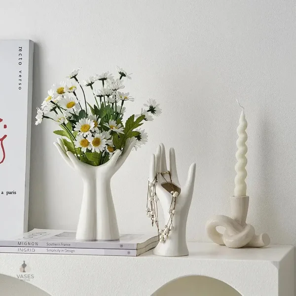 Vase main au design artistique unique