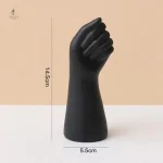 Vase stylisé main féminine, parfait pour bouquets