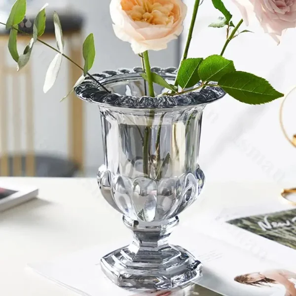 Élégant vase médicis en verre pour fleurs fraîches