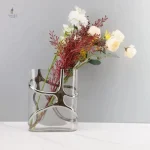 Vase contemporain en verre pour embellir un espace