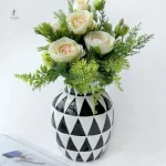 Vase noir design moderne en céramique