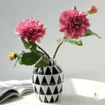 Vase chic noir pour embellir votre espace