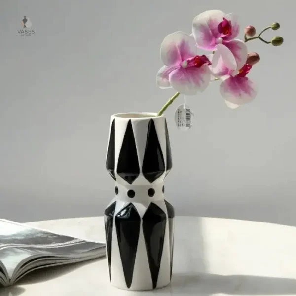 Vase décoratif noir et blanc pour fleurs