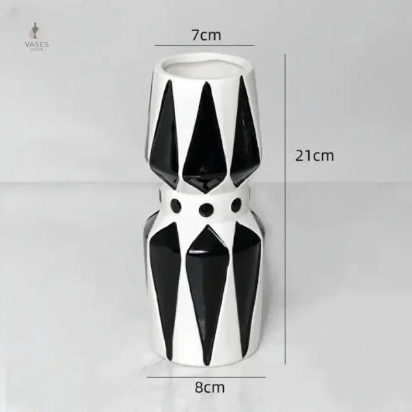 Vase noir contemporain avec finition brillante
