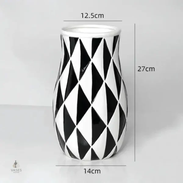 Vase noir et blanc, accessoire de maison stylé