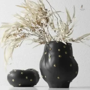 Vase noir et or élégant pour décoration intérieure