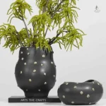 Vase chic noir et or pour embellir votre espace
