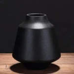 Vase noir, élément décoratif incontournable pour votre intérieur