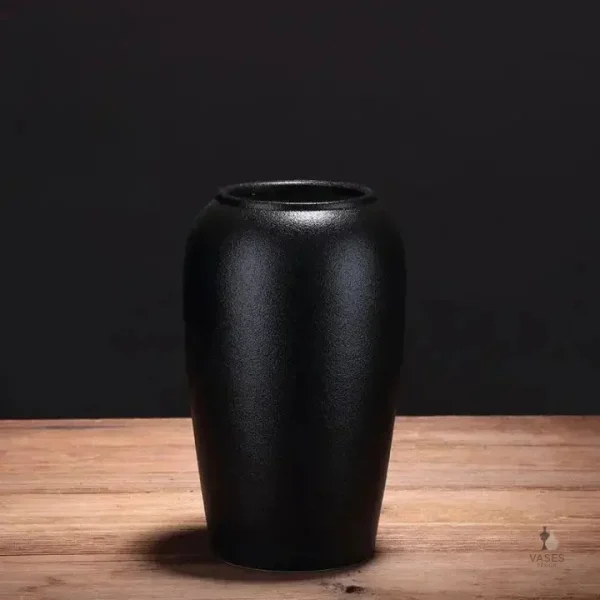 Vase noir mat, accessoire décoratif polyvalent
