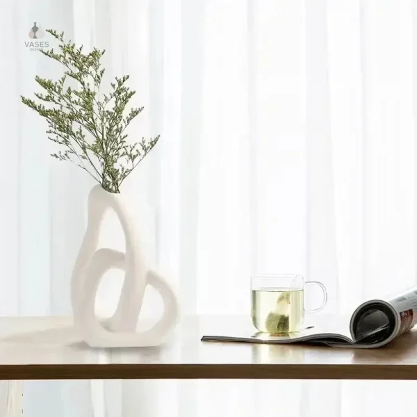Vase en céramique au style épuré