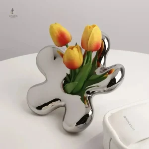 Vase au design artistique pour embellir votre intérieur