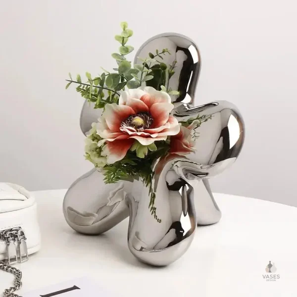 Vase élégant au motif innovant pour vos fleurs