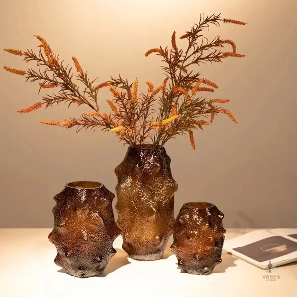 Vase décoratif en verre stylisé