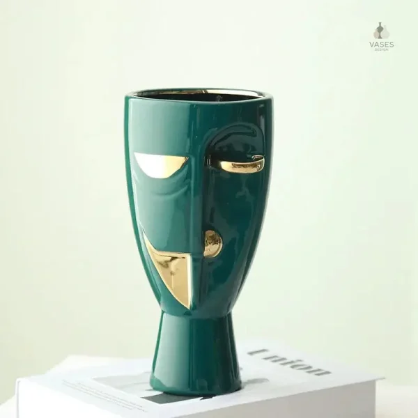 Vase visage design, accessoire tendance pour intérieur