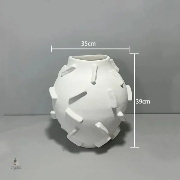 Vase décoratif à motifs distinctifs