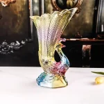 Vase en céramique, motif paon pour un décor vibrant