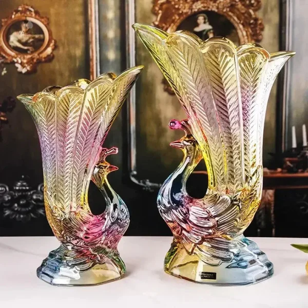 Vase paon stylisé pour une touche artistique