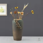 Vase en porcelaine avec finition contemporaine